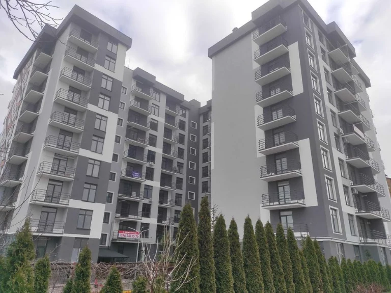 Продається 2-х. кім. квартира  в ЖК Хмельницький по 800 дол.