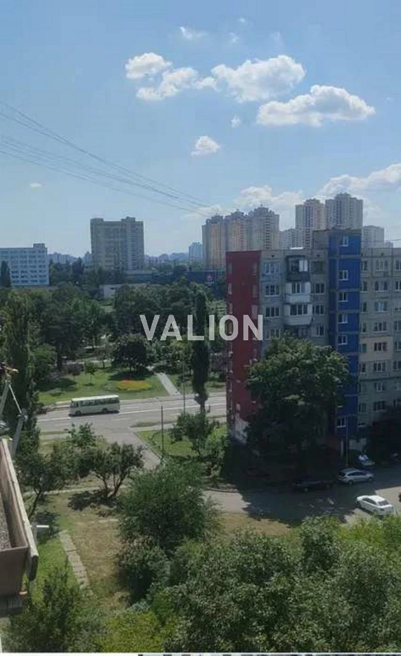 Продаж 3-к квартири вул. Кіото 5