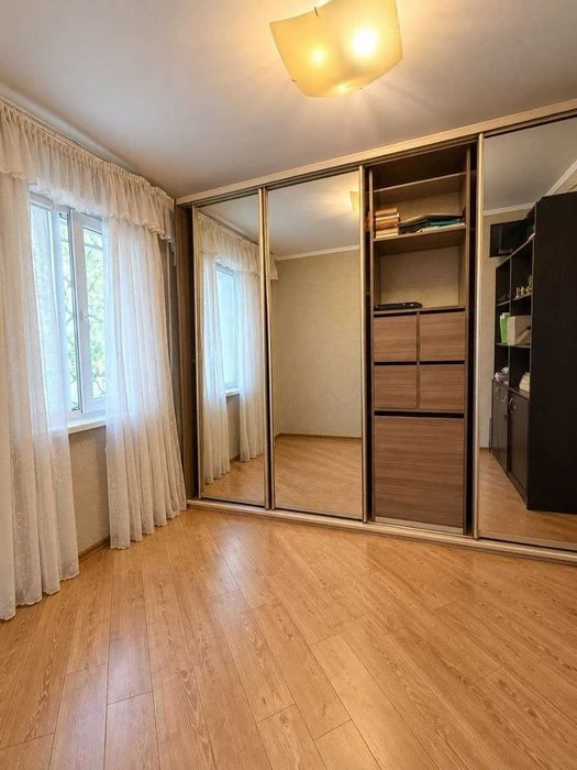 Продам 3-кімнатну квартиру, Таїрова просп. Небесної Сотні ТР
