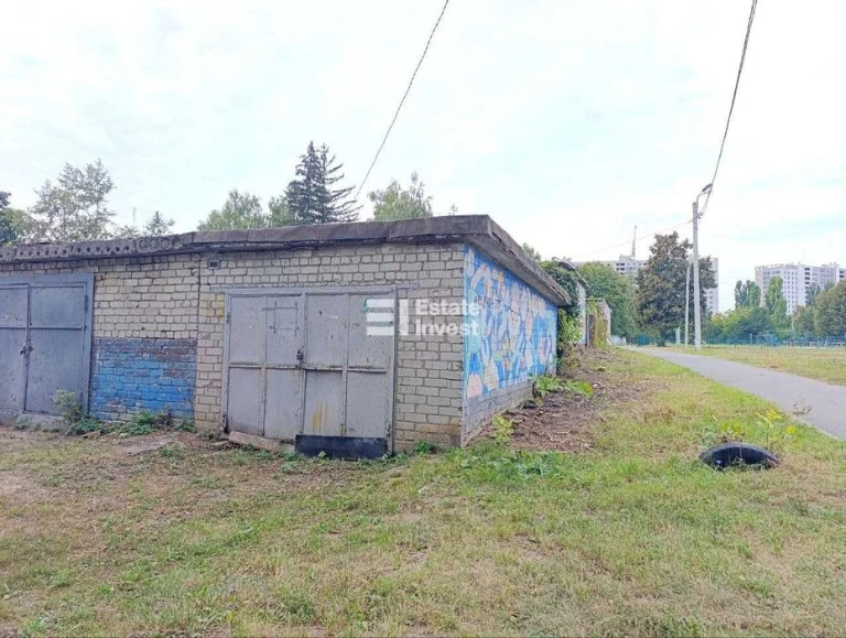 У продажу гараж за адресою вул. Вартових Неба, 38