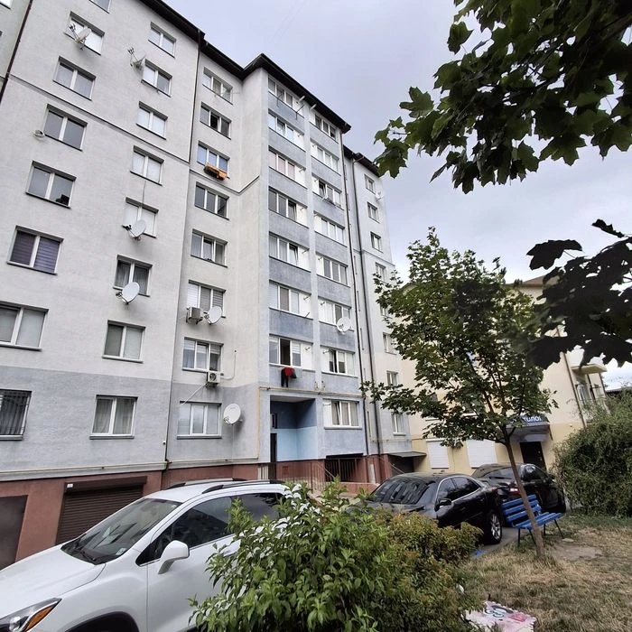 Двокімнатна квартира з ремонтом + мансарда 61.2 м.кв. - житл