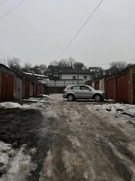 Гараж кирпичний в центре