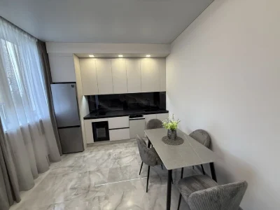 Продаж 1-кім квартири площею 49.5 кв.м, кухня студія + окрем