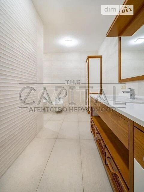 Sale of 4-room apartment 222 sq. m. on Oleksandra Konyskyi St. 4