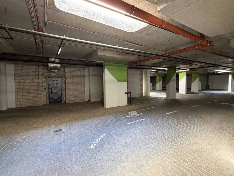Продаж окремостоячого паркомісця площею 15 м² в  ЖК Greenvil