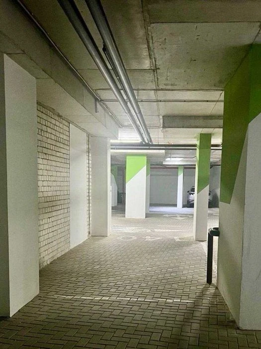 Продаж окремостоячого паркомісця площею 15 м² в  ЖК Greenvil