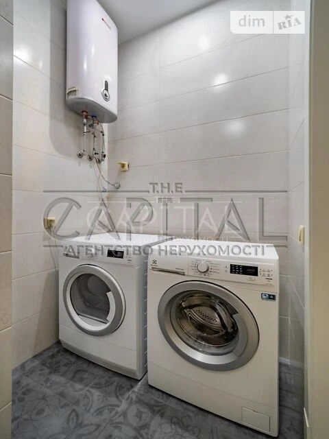 Sale of 4-room apartment 222 sq. m. on Oleksandra Konyskyi St. 4