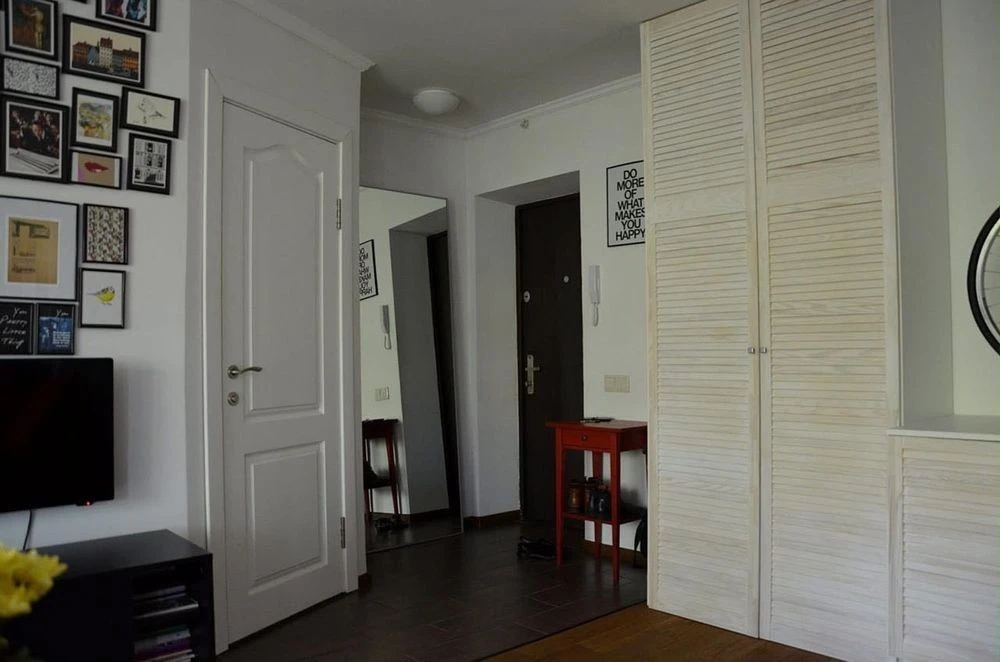 Продам 1 кімн. 42 кв. м. по вул. Німанська 10