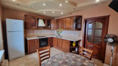 Продаж 2-к квартири з ремонтом та меблями, вул. Милославська
