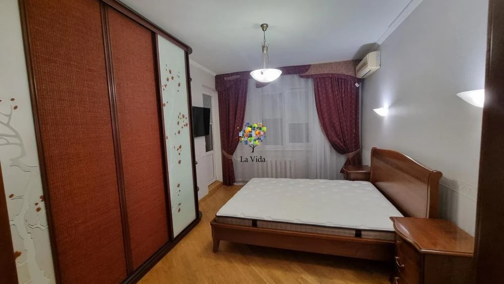 Продаж 2-к квартири з ремонтом та меблями, вул. Милославська