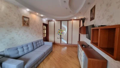 Продаж 2-к квартири з ремонтом та меблями, вул. Милославська