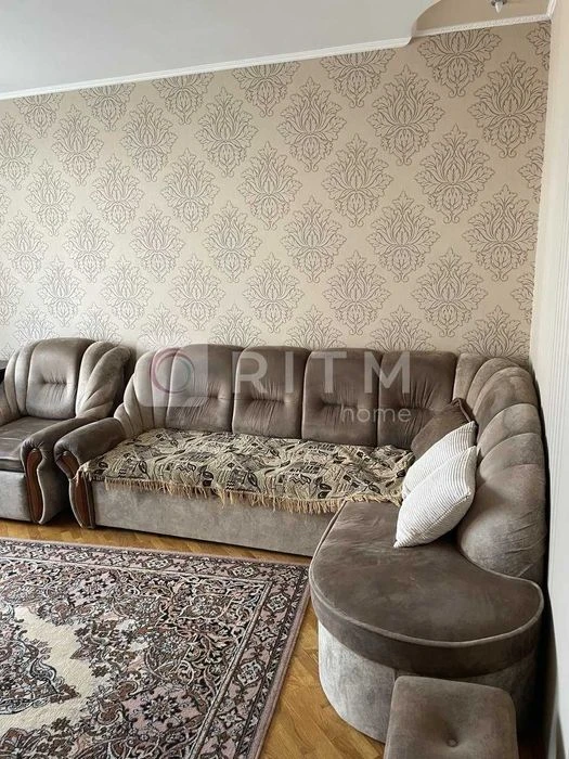 Продаж 2 кім. квартири 76м2 з індивідуальним газовим  опален