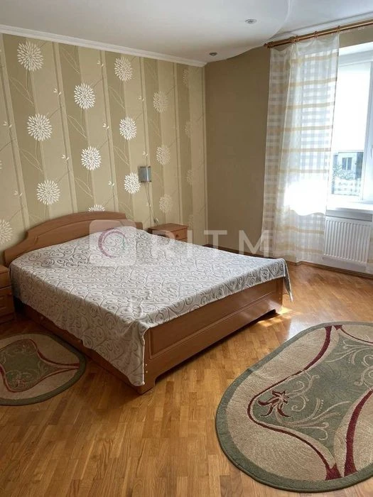 Продаж 2 кім. квартири 76м2 з індивідуальним газовим  опален