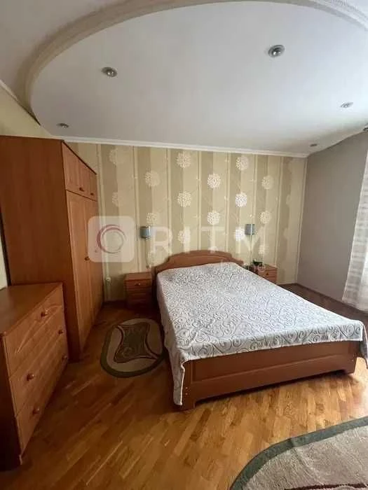 Продаж 2 кім. квартири 76м2 з індивідуальним газовим  опален
