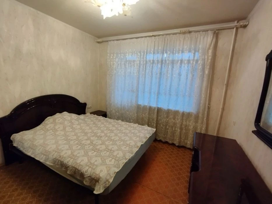 Продам 2х кімнатну квартиру з двома балконами біля метро Нау