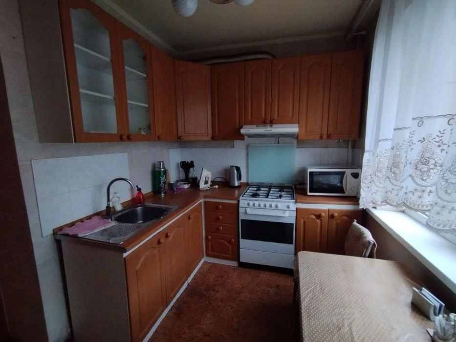 Продам 2х кімнатну квартиру з двома балконами біля метро Нау