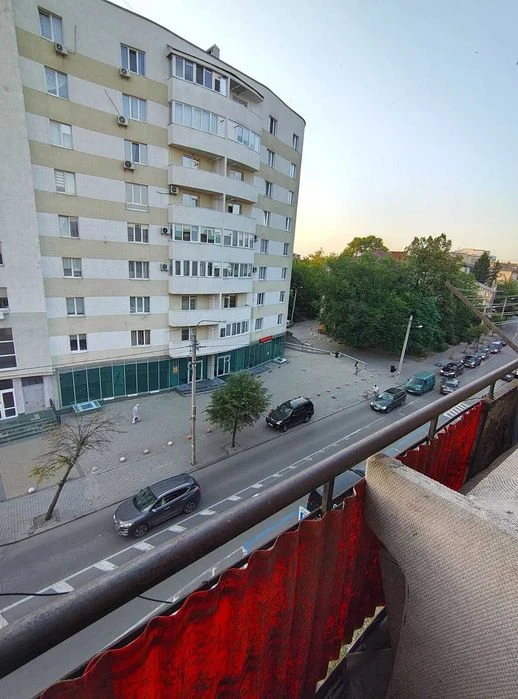 Топовая локация! 2-комнатная квартира с балконом у озера, в