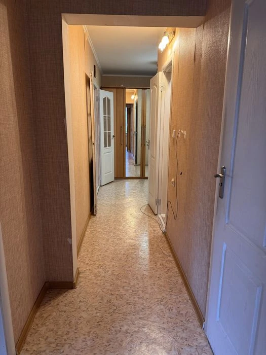Продаж 2 кім. 70 кв.м. Троєщина