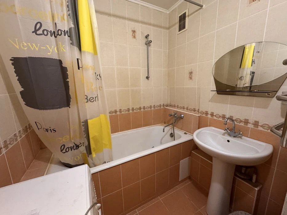 Продаж 2 кім. 70 кв.м. Троєщина