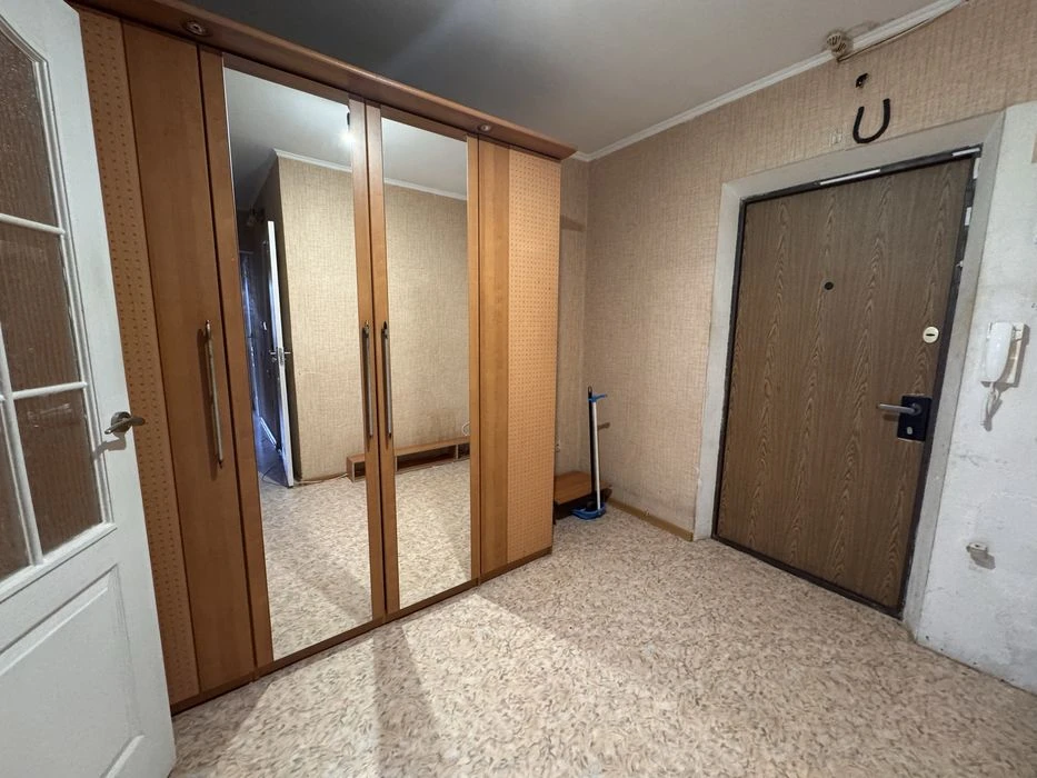 Продаж 2 кім. 70 кв.м. Троєщина
