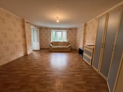 Продаж 2 кім. 70 кв.м. Троєщина