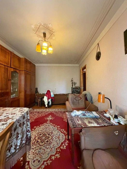 Продається 2 кімнатна квартира на вулиці Миколайчука