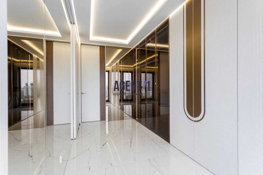 Ексклюзивна квартира з дизайнерським ремонтом, 111 кв.м., Ки