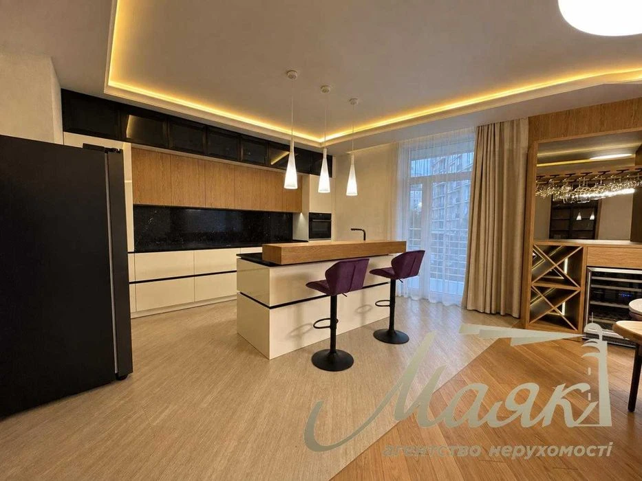 Продаж 4-кімнатної квартири 164 м2 ЖК Французький квартал Пе