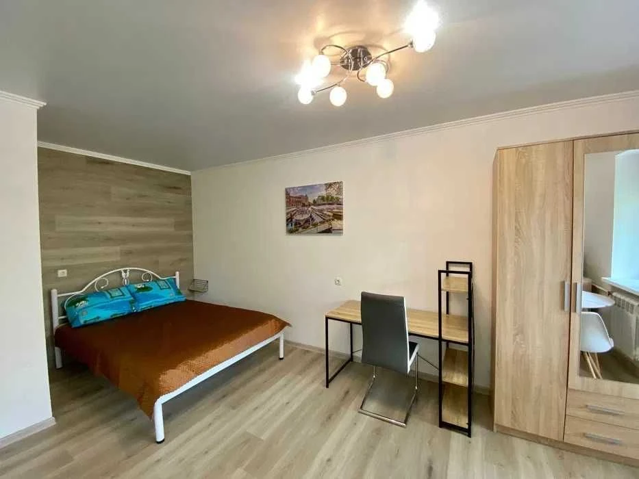 Продам 1 кімнатну квартиру на Фонтанській дорозі, є балкон.