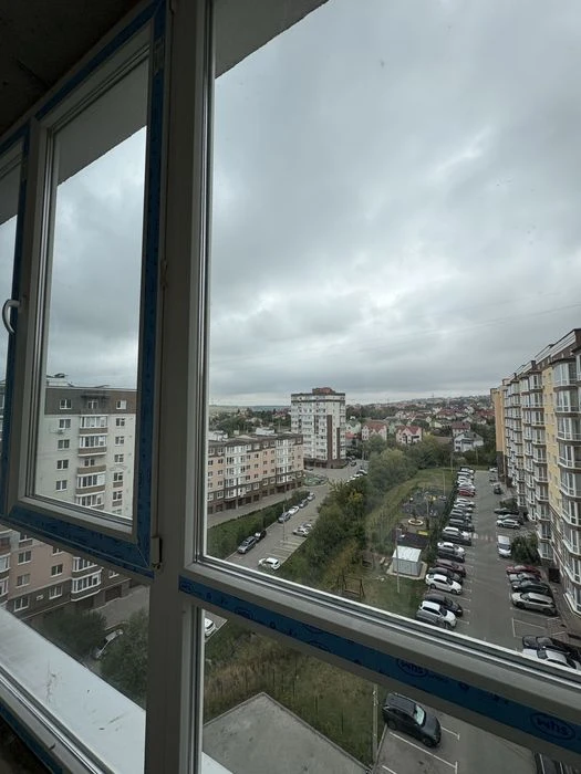 Продаж 3к квартири. Озерна