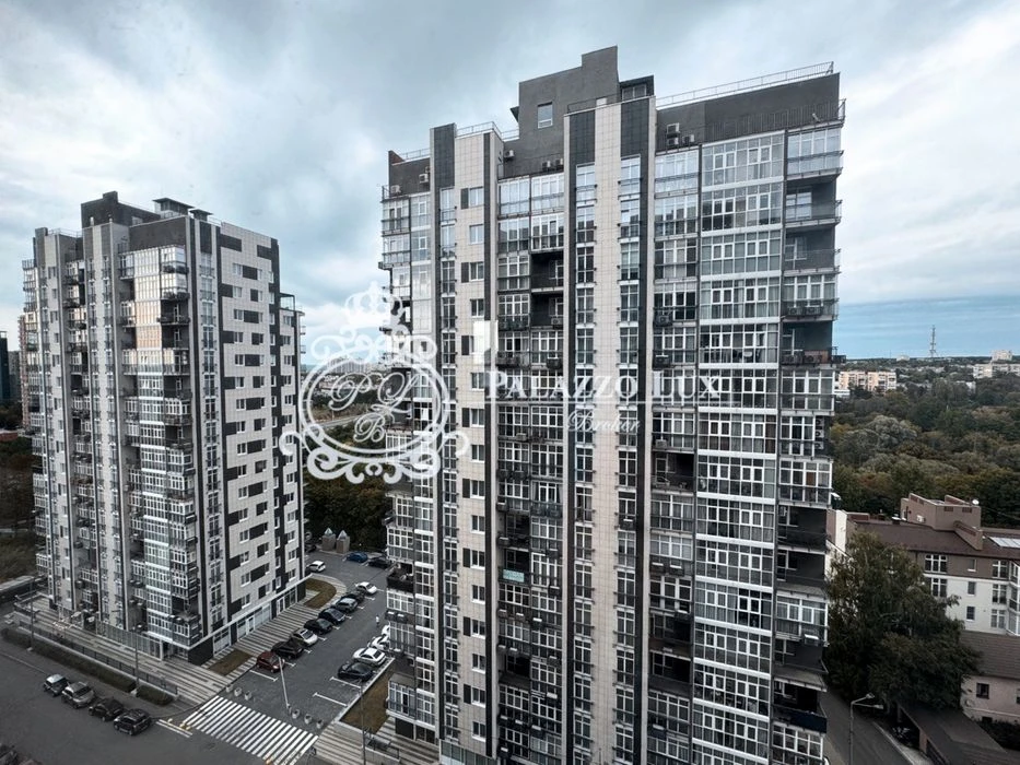 Продам видовую  2 ком кв 93 м2 ЖК Бизнес- класс Дипломат, Са