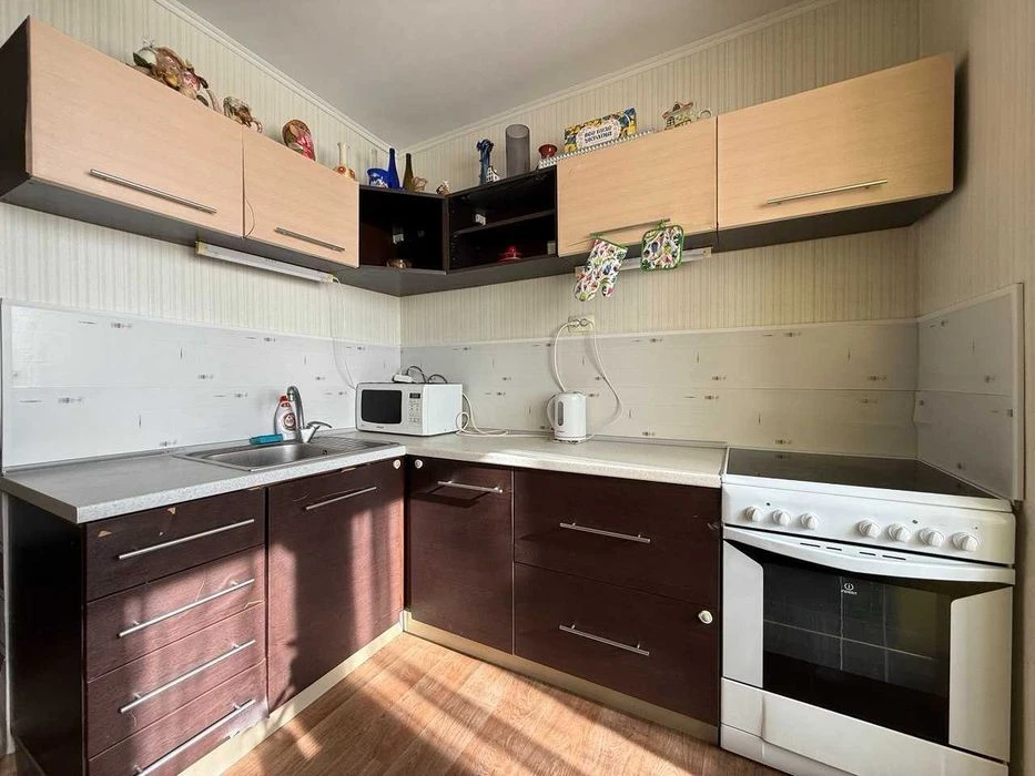 Bright and spacious 2-room apartment with a large kitchen — bu