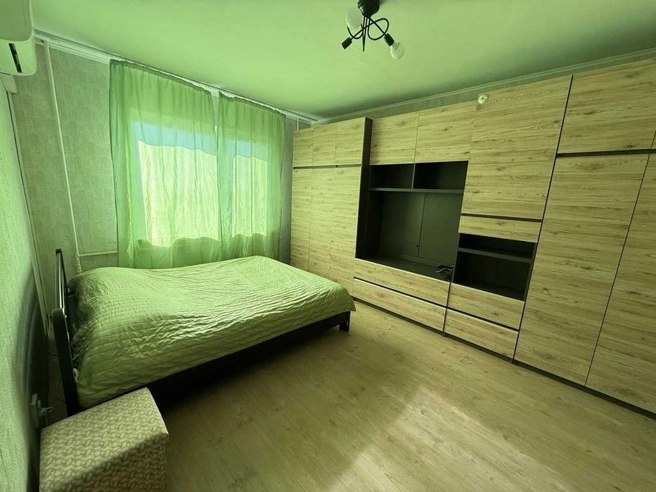 Bright and spacious 2-room apartment with a large kitchen — bu
