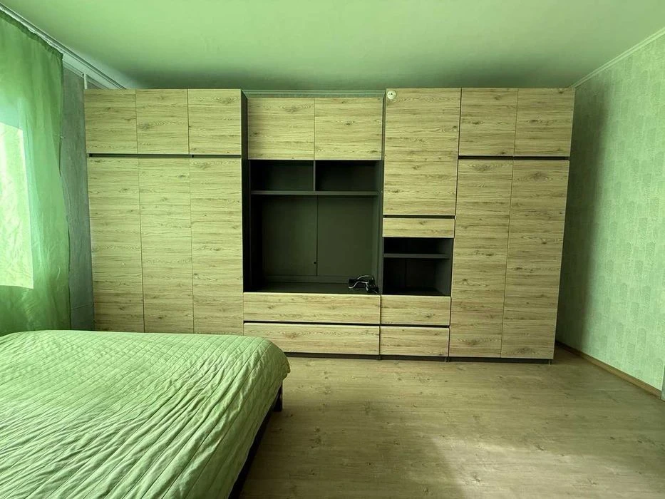 Bright and spacious 2-room apartment with a large kitchen — bu