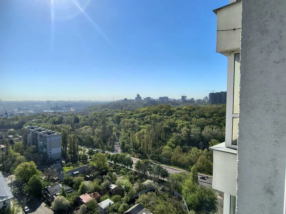 Квартира. Київ, Петропавлівська вул., (Будинок)