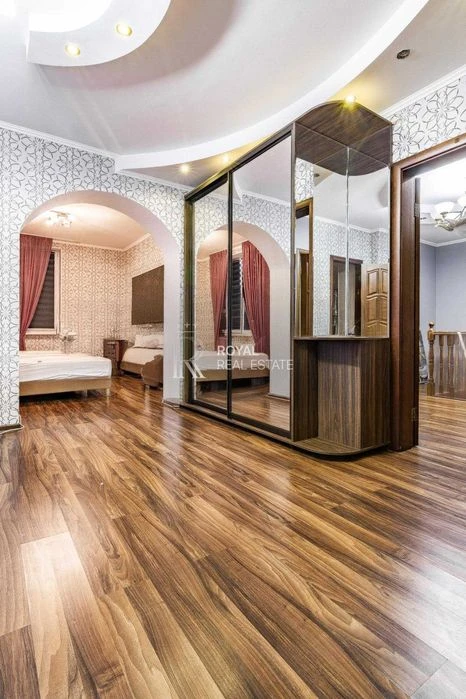 Продаж Будинку на Троєщині, Площа 305 м2 - 10 соток, вул. То