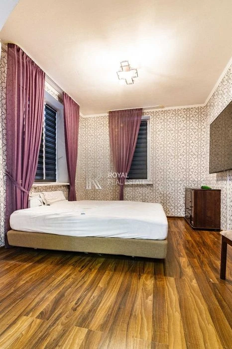 Продаж Будинку на Троєщині, Площа 305 м2 - 10 соток, вул. То