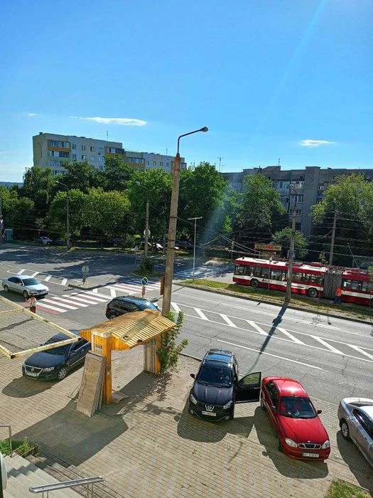 Продам 2 км квартиру під ремонт в закритому житловому компле