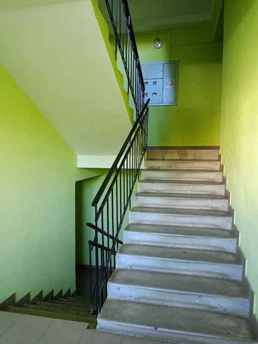 Продам 2 км квартиру під ремонт в закритому житловому компле