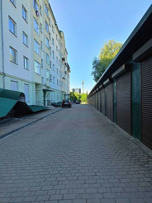 Продам 2 км квартиру під ремонт в закритому житловому компле