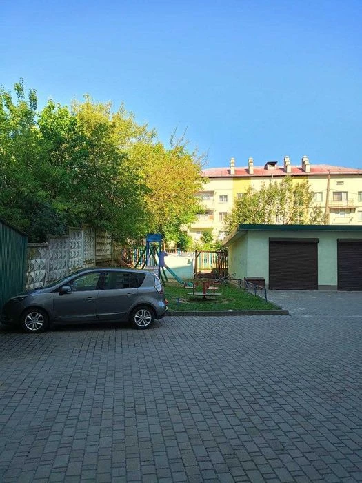 Продам 2 км квартиру під ремонт в закритому житловому компле