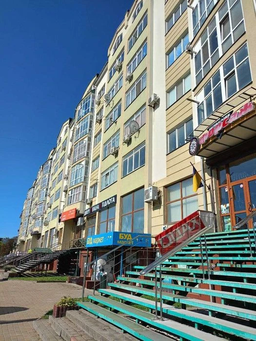 Продам 2 км квартиру під ремонт в закритому житловому компле