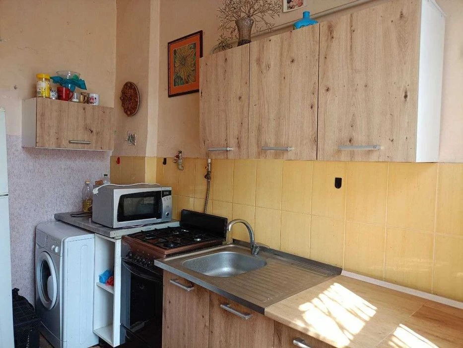 Продам 1 км квартиру в історичному центрі міста , в.Низова.