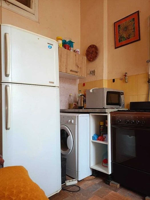 Продам 1 км квартиру в історичному центрі міста , в.Низова.