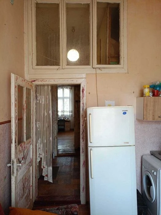 Продам 1 км квартиру в історичному центрі міста , в.Низова.
