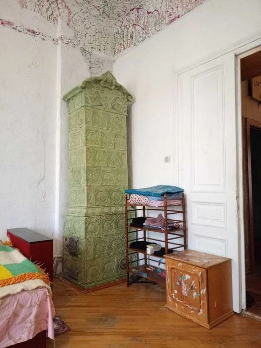 Продам 1 км квартиру в історичному центрі міста , в.Низова.