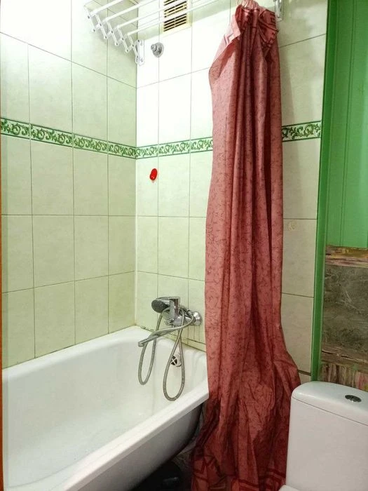 Продам 1 км квартиру в історичному центрі міста , в.Низова.