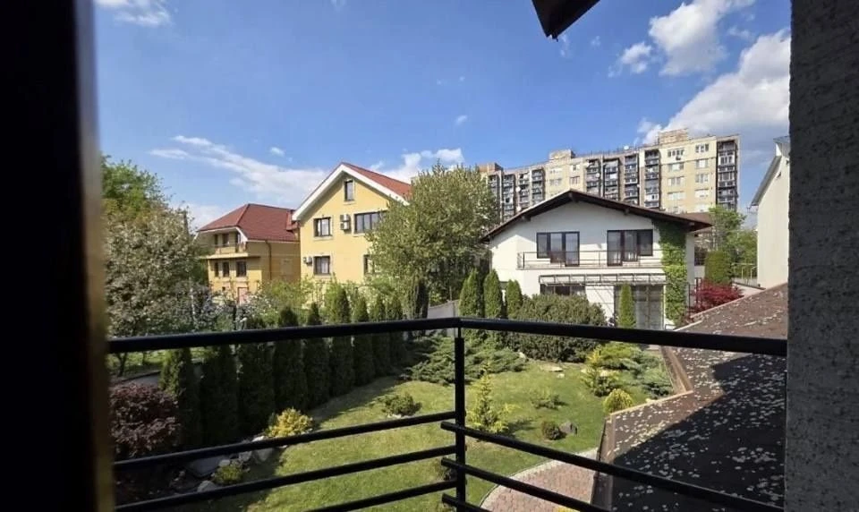 Продаж 2 будинків за ціною 1, р-н Пʼяного ринку