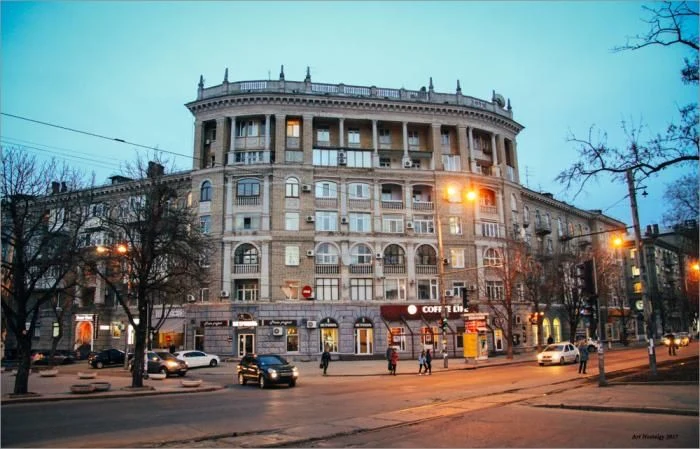 Продам 2 комн квартиру в центре, пр.Яворницкого