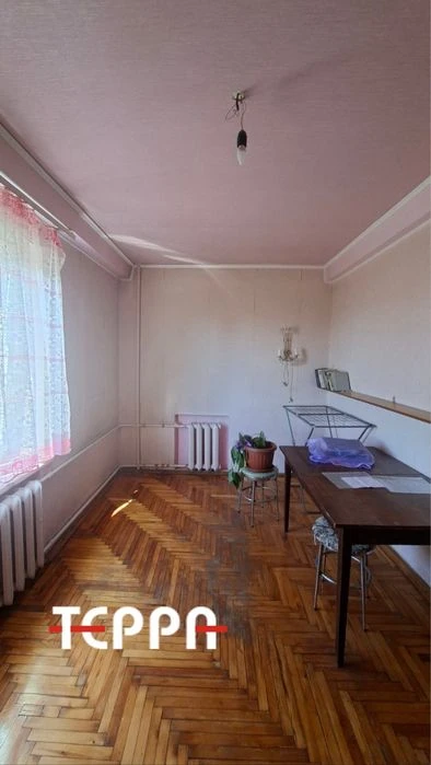 Продаж 2-кімнатної квартири, вул. Перемоги